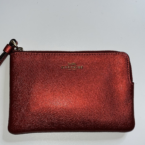 ❤️Coach Corner Zip Wristlet Crossgrain Leather Metallic Red - Picture 2 of 10